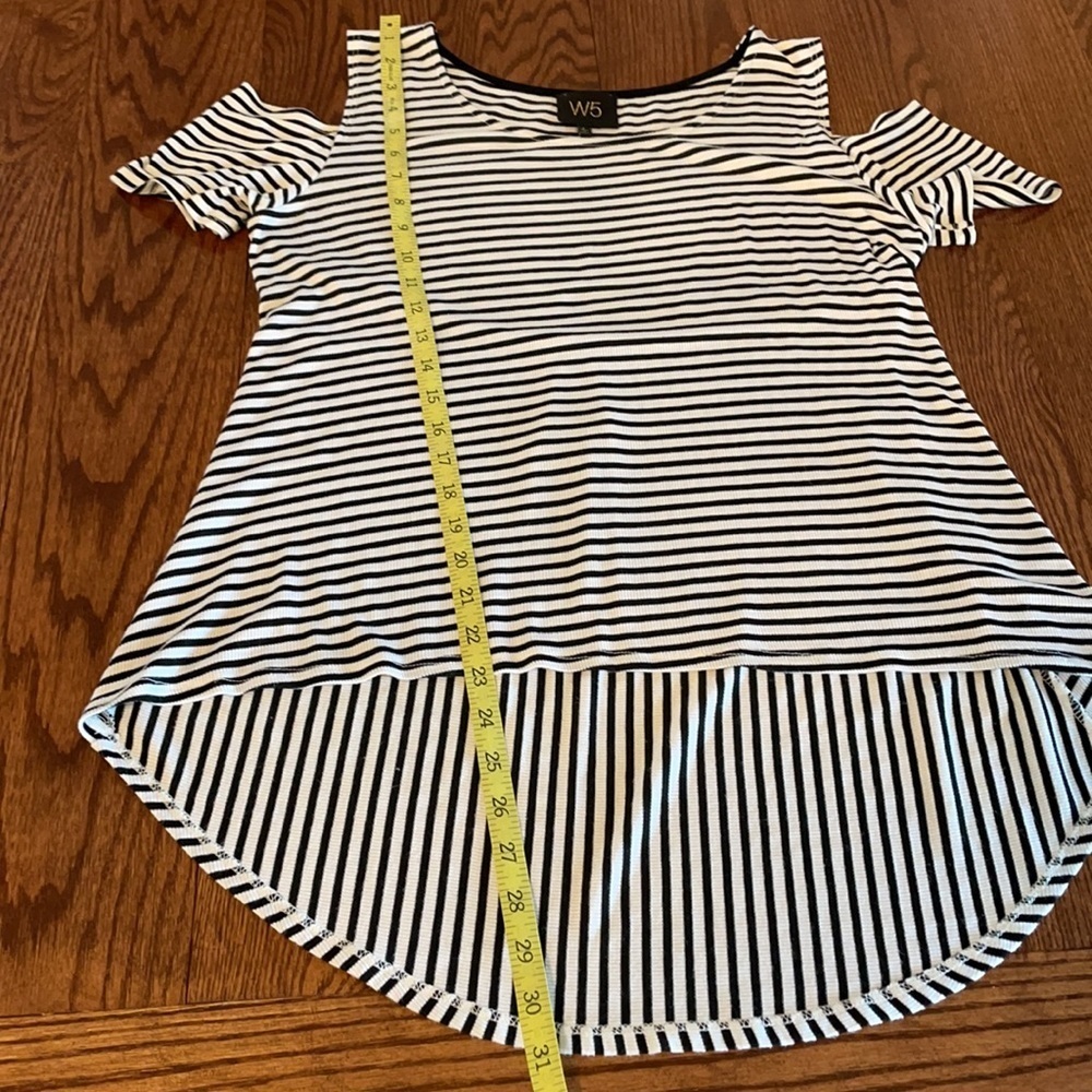 Anthropologie W5 cold shoulder women’s top. Striped High low pleat back Size L - Picture 11 of 11